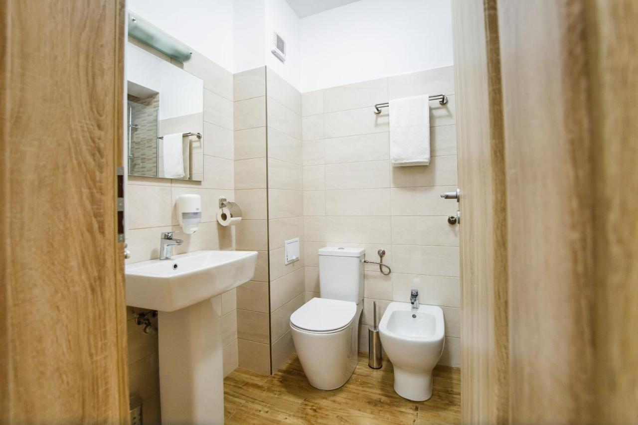 Sunny View 2 Bedroom Central Apartment Oradea Extérieur photo