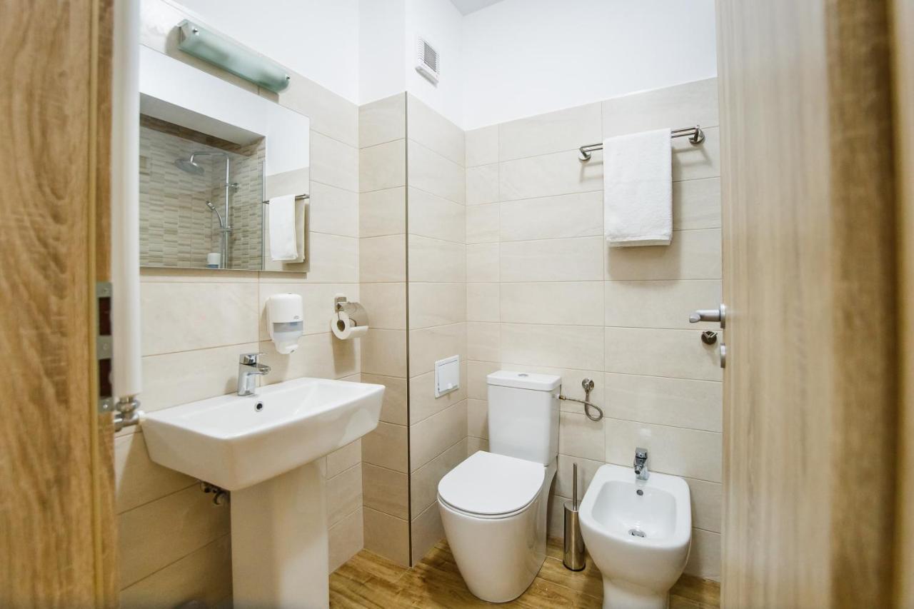 Sunny View 2 Bedroom Central Apartment Oradea Extérieur photo