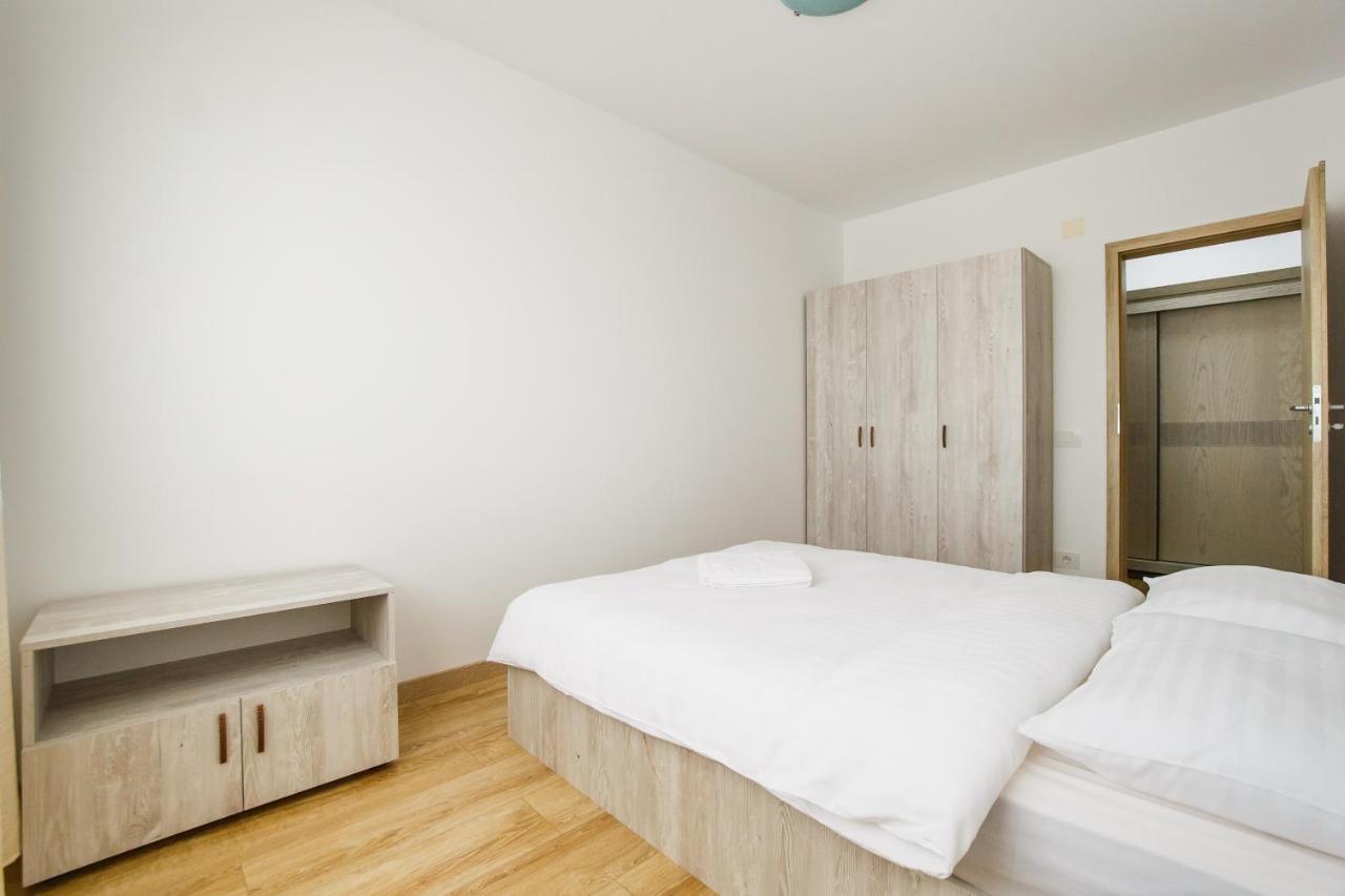 Sunny View 2 Bedroom Central Apartment Oradea Extérieur photo
