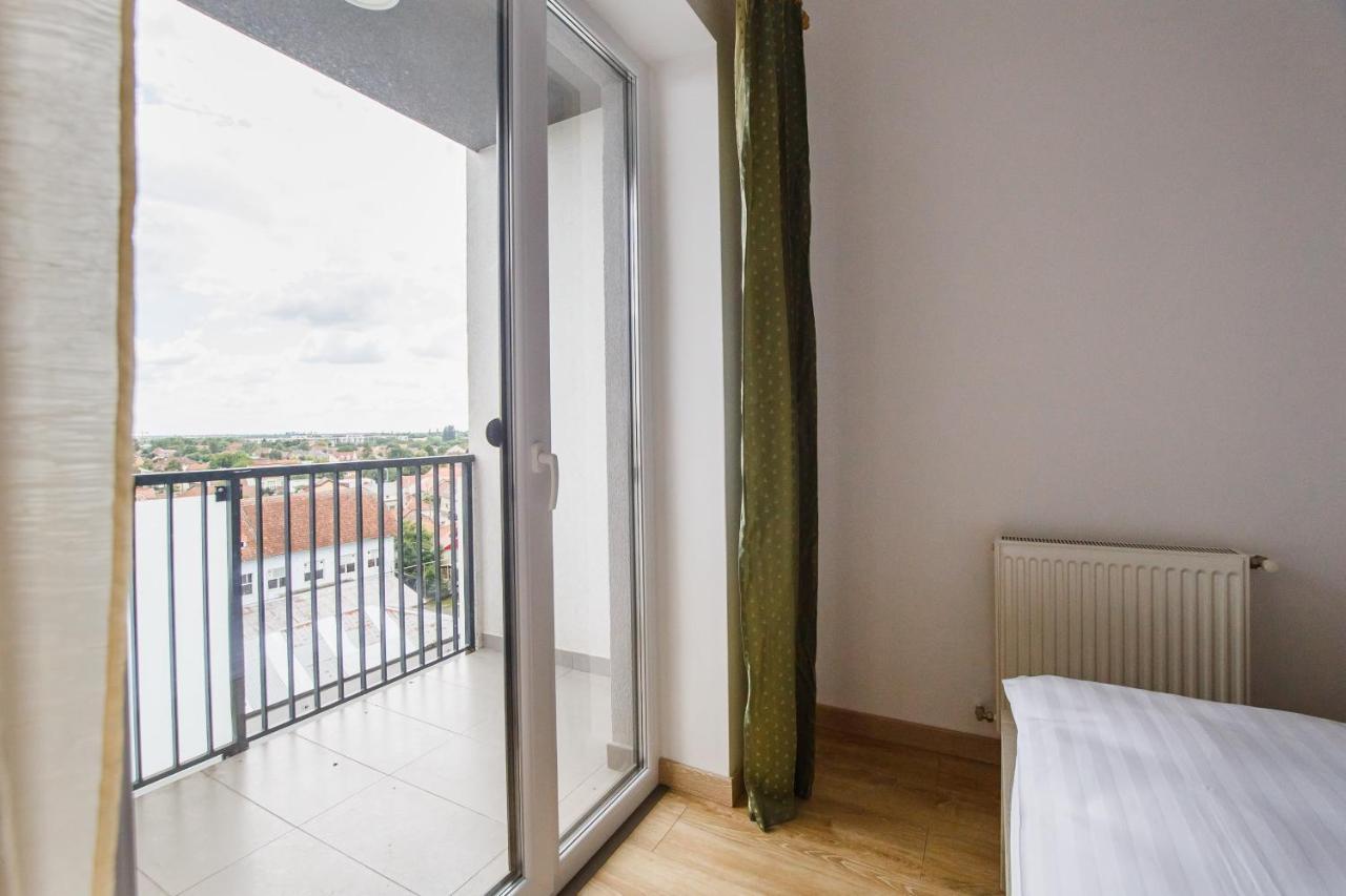 Sunny View 2 Bedroom Central Apartment Oradea Extérieur photo